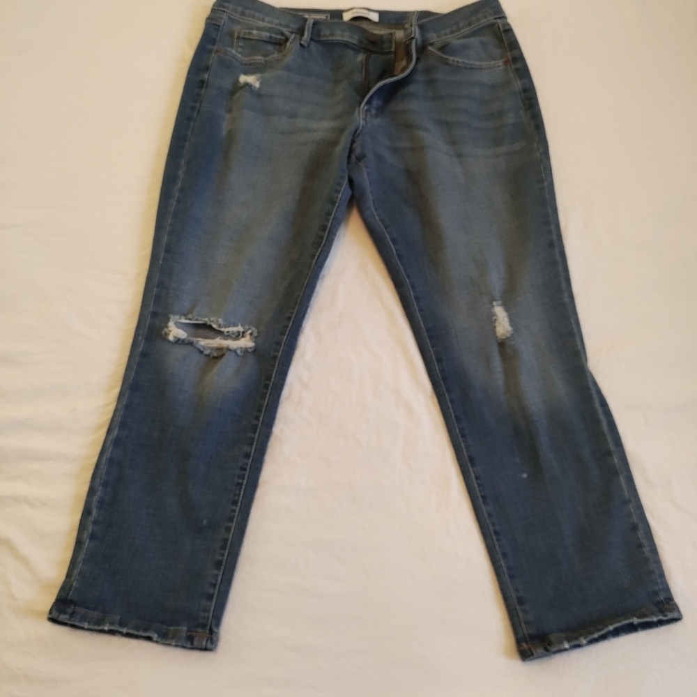 Sonoma Distressed Blue Capri  Jeans. Size 14